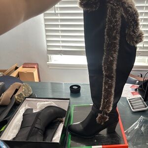 Bucco Abiey Black Fur-Trimmed Women's Boots 9